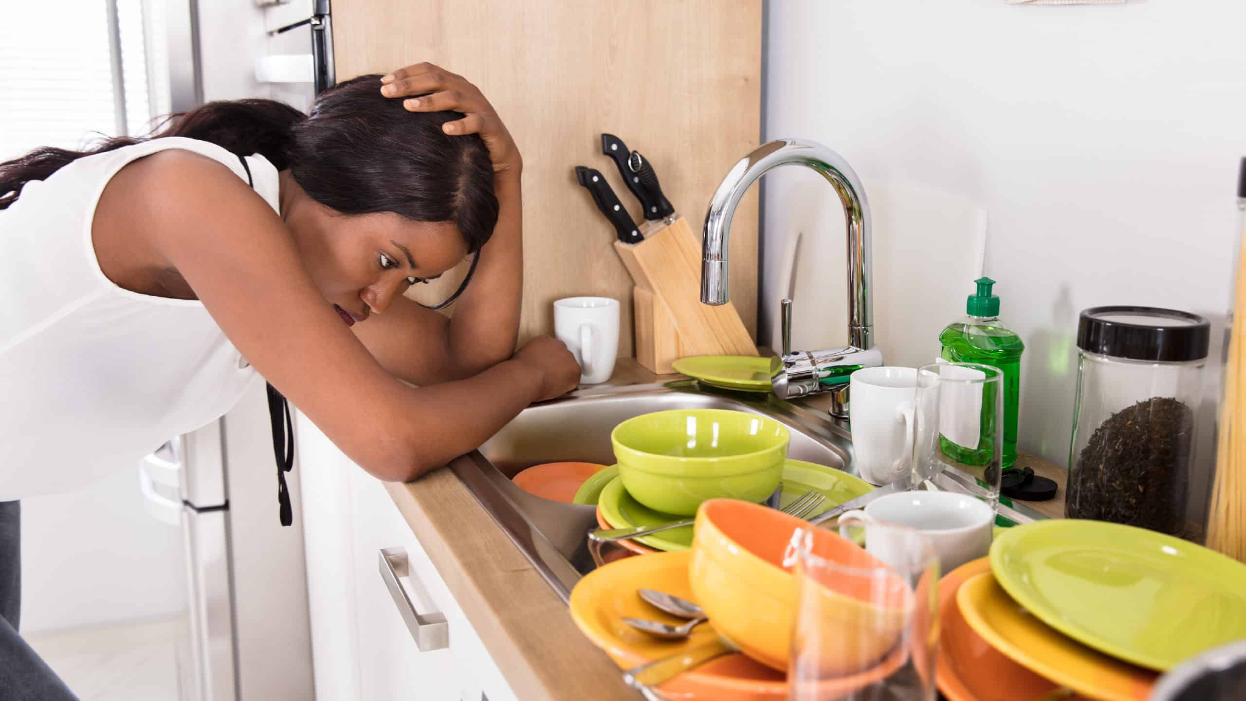 A Simple Scrub customer confronts piles of dirty dishes during her pre-date cleaning routine.
